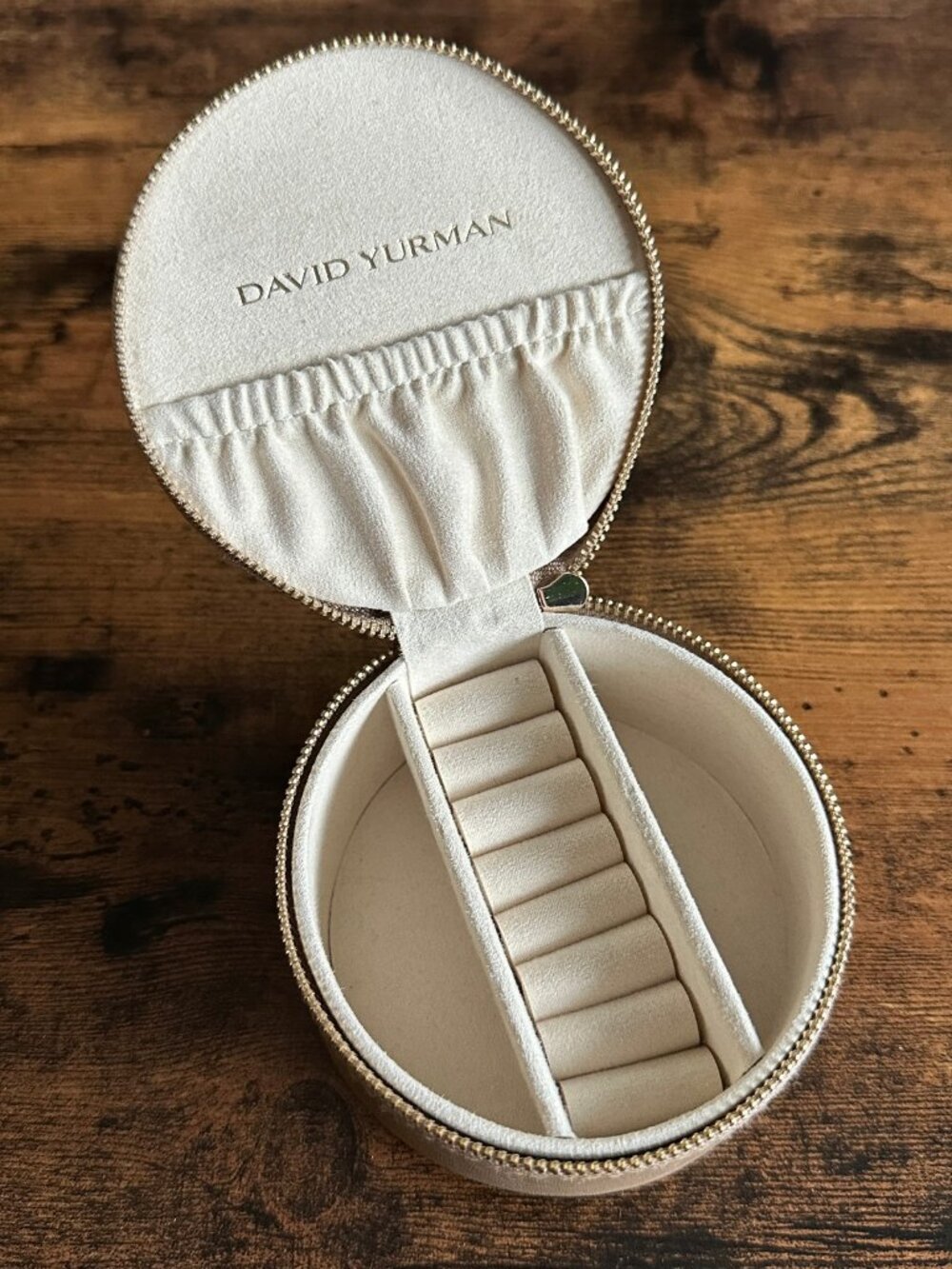 NEW David Yurman Tan Leather Round Jewelry Organizer RARE